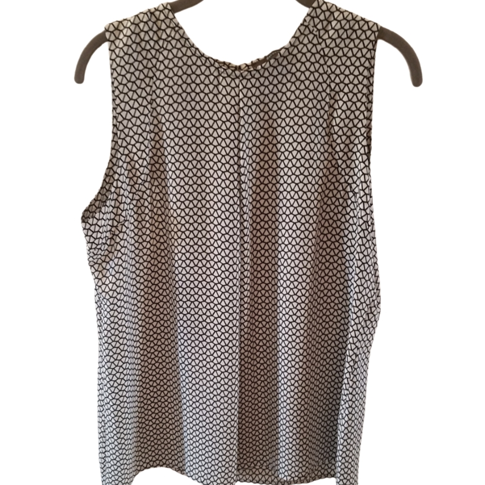 Belissimo Black and White Geometric Design Sleeveless Top EUC Size Large